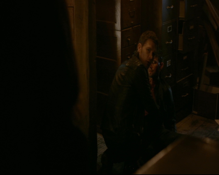 vampirediariesworld-dot-nl_TheOriginals5x10ThereInTheDisappearingLight01922.jpg