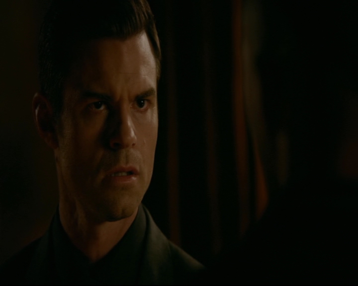 vampirediariesworld-dot-nl_TheOriginals5x12TheTaleOfTwoWolves00046.jpg