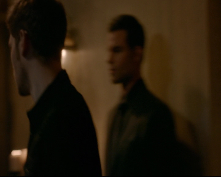 vampirediariesworld-dot-nl_TheOriginals5x12TheTaleOfTwoWolves00078.jpg