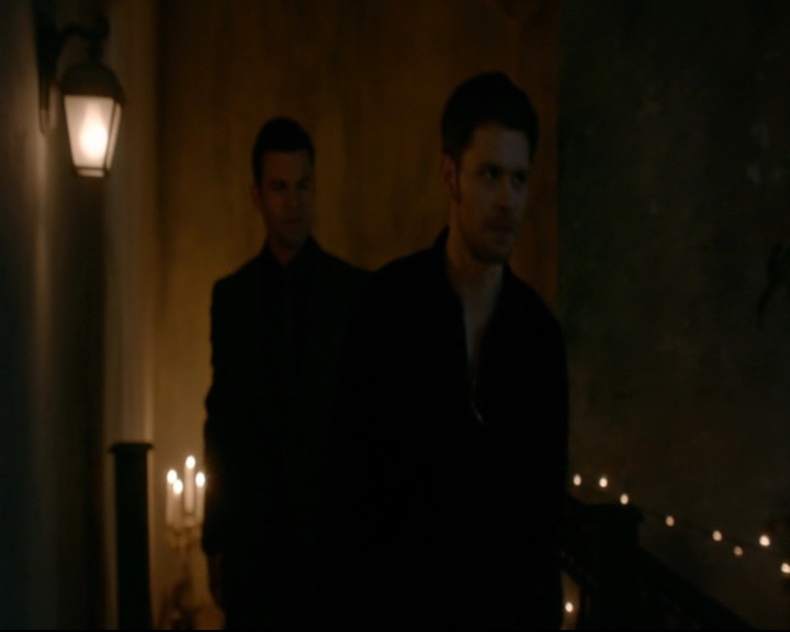 vampirediariesworld-dot-nl_TheOriginals5x12TheTaleOfTwoWolves00083.jpg