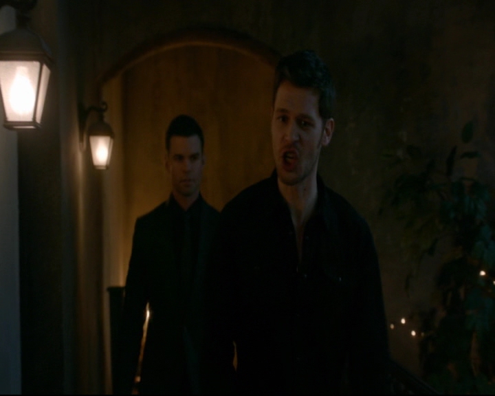 vampirediariesworld-dot-nl_TheOriginals5x12TheTaleOfTwoWolves00084.jpg