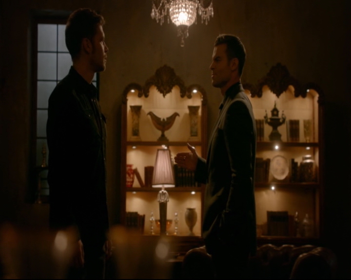vampirediariesworld-dot-nl_TheOriginals5x12TheTaleOfTwoWolves00099.jpg