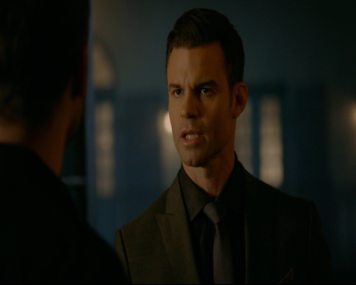 vampirediariesworld-dot-nl_TheOriginals5x12TheTaleOfTwoWolves00101.jpg
