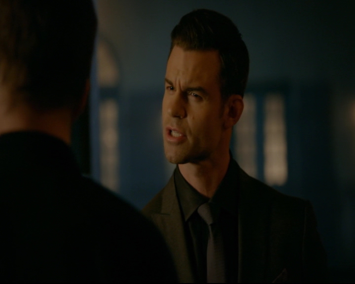 vampirediariesworld-dot-nl_TheOriginals5x12TheTaleOfTwoWolves00102.jpg