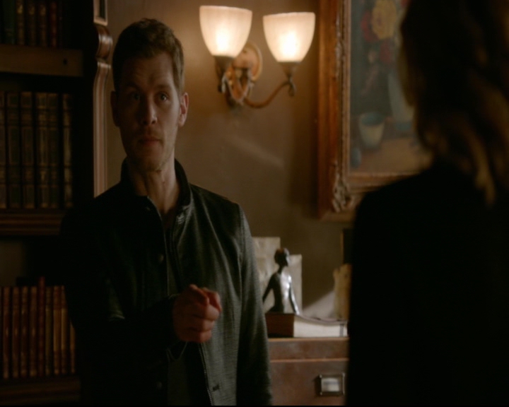 vampirediariesworld-dot-nl_TheOriginals5x12TheTaleOfTwoWolves00202.jpg