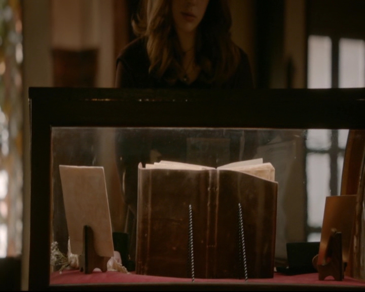 vampirediariesworld-dot-nl_TheOriginals5x12TheTaleOfTwoWolves00246.jpg