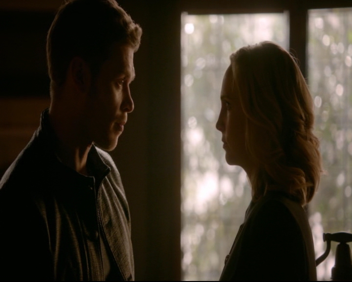 vampirediariesworld-dot-nl_TheOriginals5x12TheTaleOfTwoWolves00341.jpg