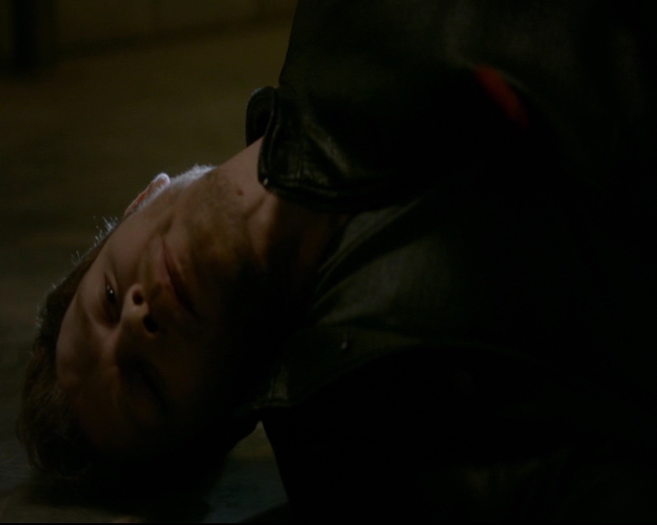 vampirediariesworld-dot-nl_TheOriginals5x12TheTaleOfTwoWolves00772.jpg