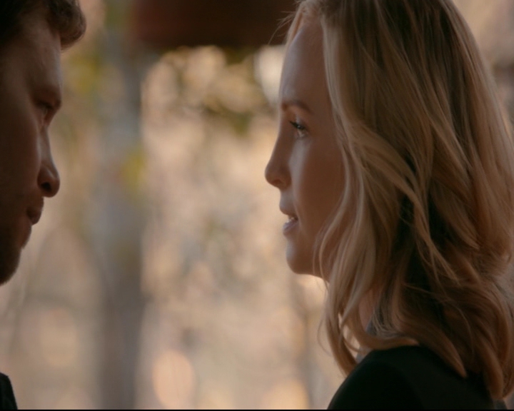 vampirediariesworld-dot-nl_TheOriginals5x12TheTaleOfTwoWolves01238.jpg
