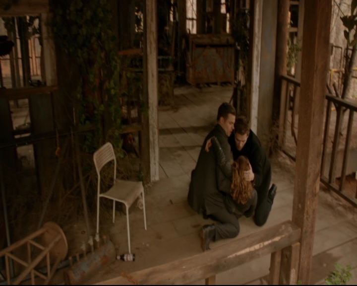 vampirediariesworld-dot-nl_TheOriginals5x12TheTaleOfTwoWolves01345.jpg