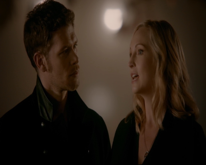 vampirediariesworld-dot-nl_TheOriginals5x12TheTaleOfTwoWolves01909.jpg