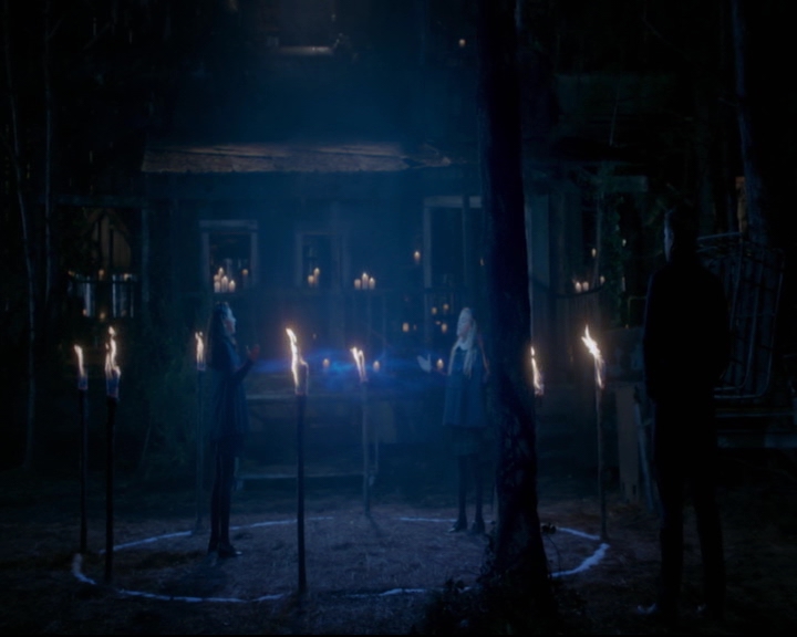 vampirediariesworld-dot-nl_TheOriginals5x12TheTaleOfTwoWolves02229.jpg