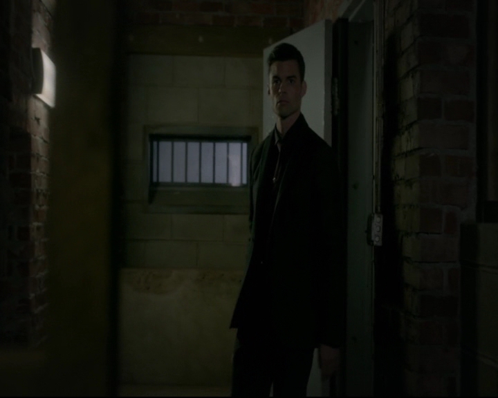 vampirediariesworld-dot-nl_TheOriginals5x12TheTaleOfTwoWolves02284.jpg