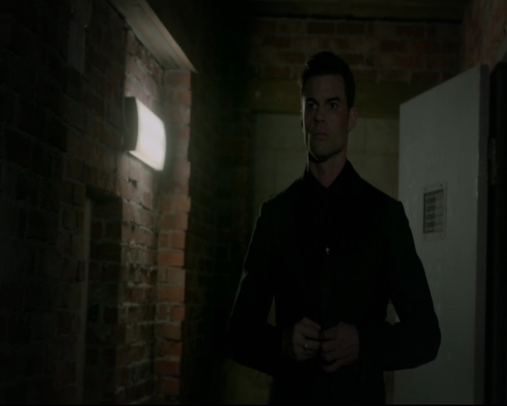 vampirediariesworld-dot-nl_TheOriginals5x12TheTaleOfTwoWolves02287.jpg