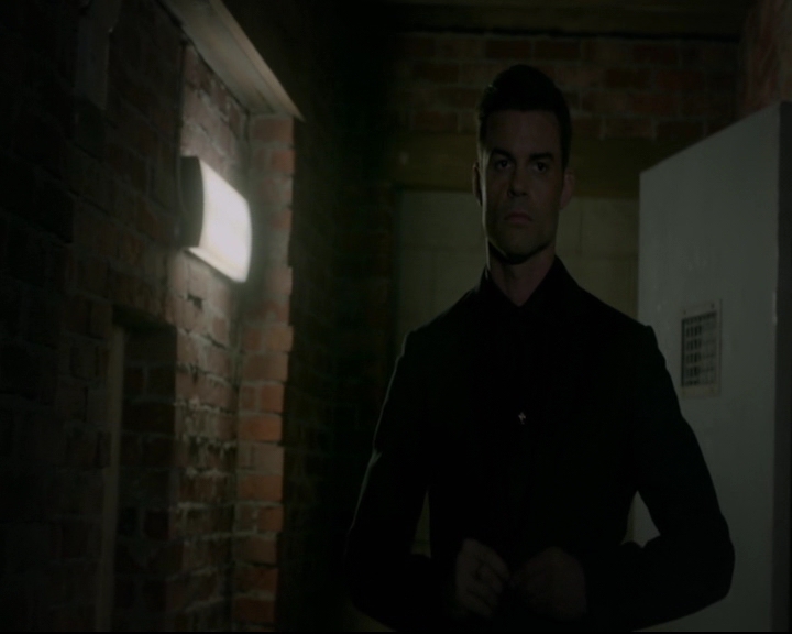 vampirediariesworld-dot-nl_TheOriginals5x12TheTaleOfTwoWolves02288.jpg