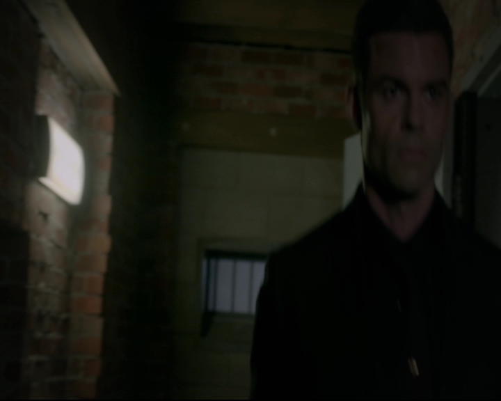 vampirediariesworld-dot-nl_TheOriginals5x12TheTaleOfTwoWolves02289.jpg