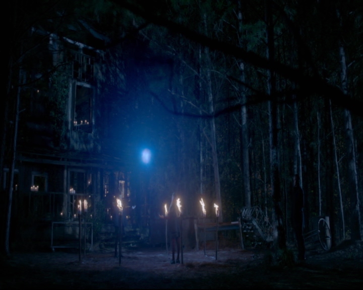 vampirediariesworld-dot-nl_TheOriginals5x12TheTaleOfTwoWolves02290.jpg