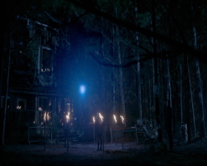 vampirediariesworld-dot-nl_TheOriginals5x12TheTaleOfTwoWolves02291.jpg