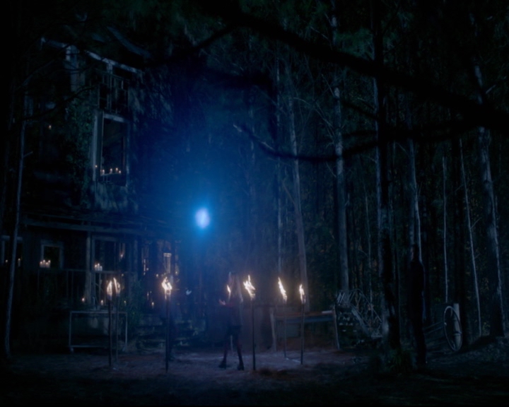 vampirediariesworld-dot-nl_TheOriginals5x12TheTaleOfTwoWolves02293.jpg
