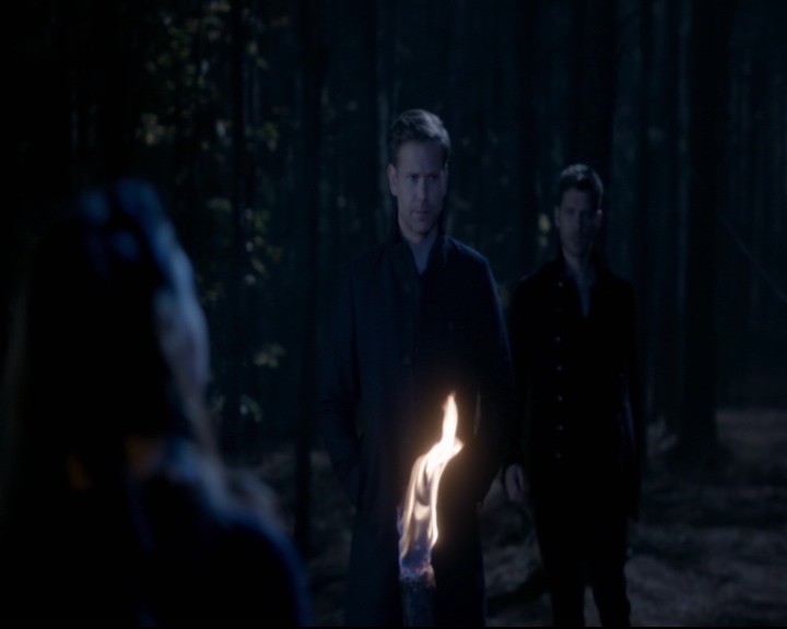 vampirediariesworld-dot-nl_TheOriginals5x12TheTaleOfTwoWolves02295.jpg