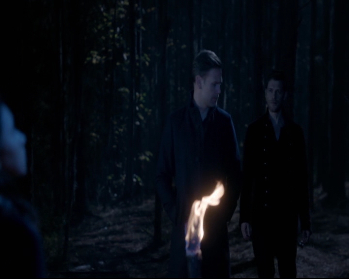 vampirediariesworld-dot-nl_TheOriginals5x12TheTaleOfTwoWolves02296.jpg