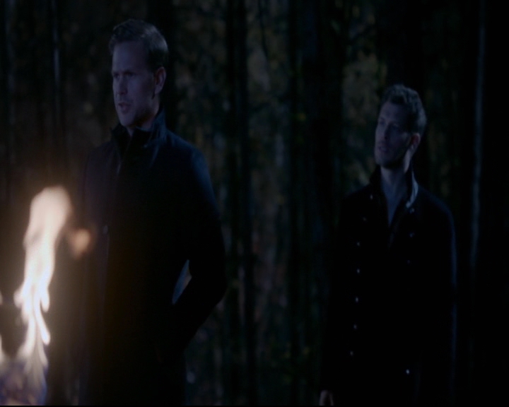 vampirediariesworld-dot-nl_TheOriginals5x12TheTaleOfTwoWolves02298.jpg
