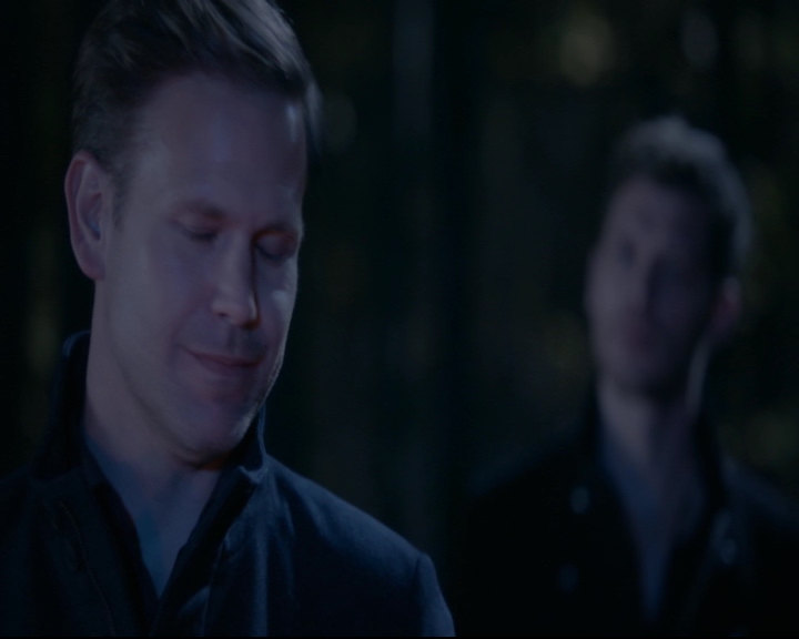 vampirediariesworld-dot-nl_TheOriginals5x12TheTaleOfTwoWolves02302.jpg