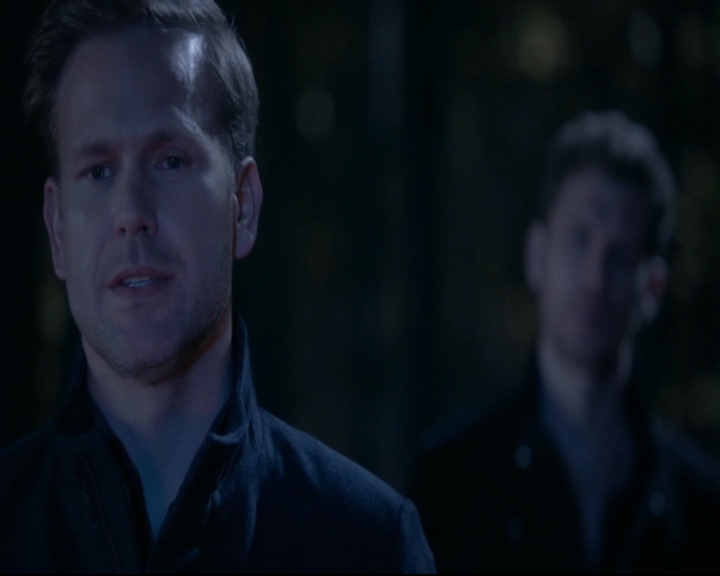 vampirediariesworld-dot-nl_TheOriginals5x12TheTaleOfTwoWolves02304.jpg