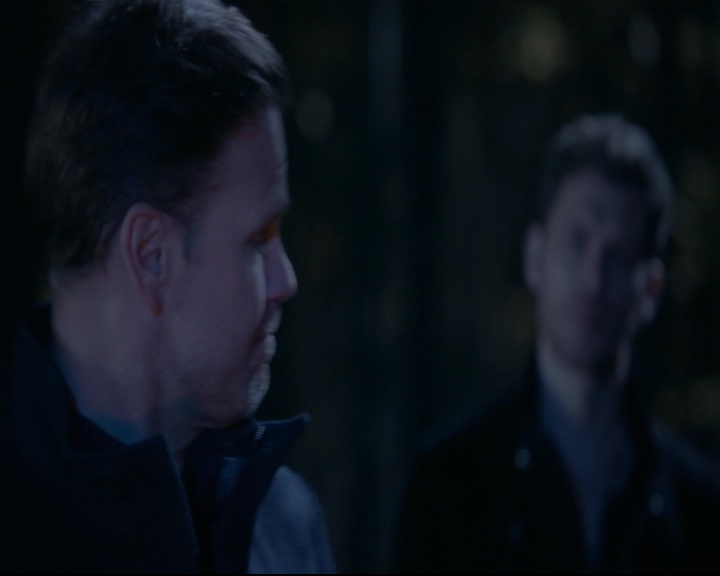 vampirediariesworld-dot-nl_TheOriginals5x12TheTaleOfTwoWolves02306.jpg