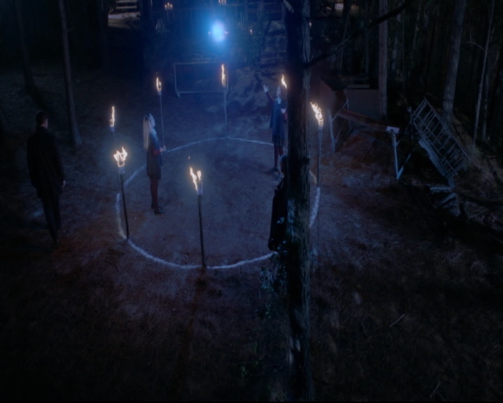vampirediariesworld-dot-nl_TheOriginals5x12TheTaleOfTwoWolves02317.jpg