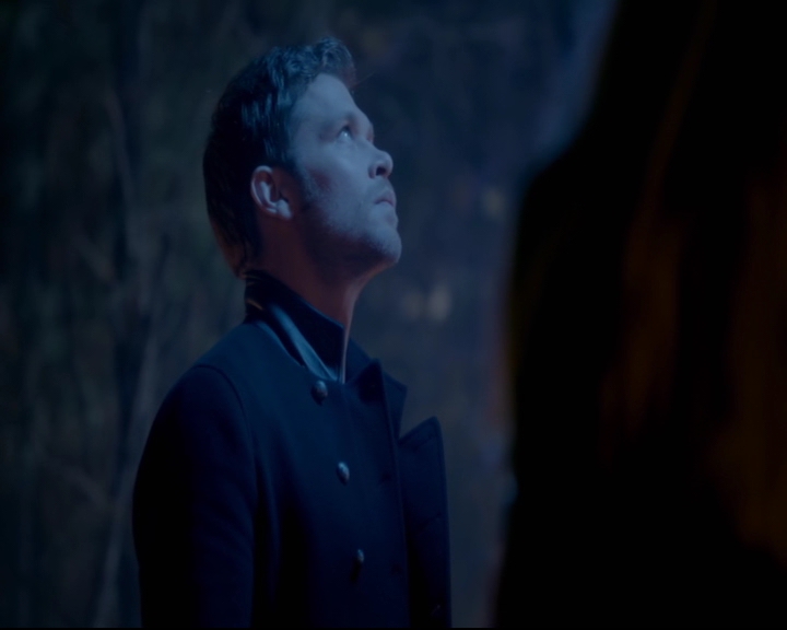 vampirediariesworld-dot-nl_TheOriginals5x12TheTaleOfTwoWolves02327.jpg