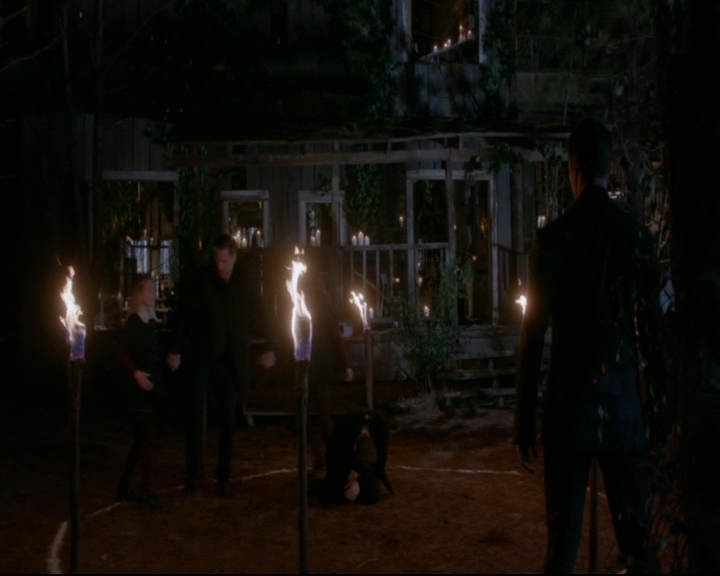 vampirediariesworld-dot-nl_TheOriginals5x12TheTaleOfTwoWolves02342.jpg