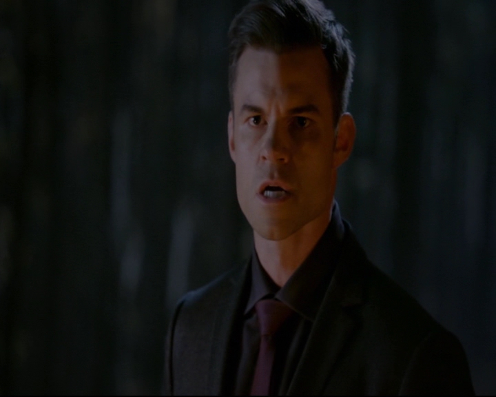 vampirediariesworld-dot-nl_TheOriginals5x12TheTaleOfTwoWolves02358.jpg