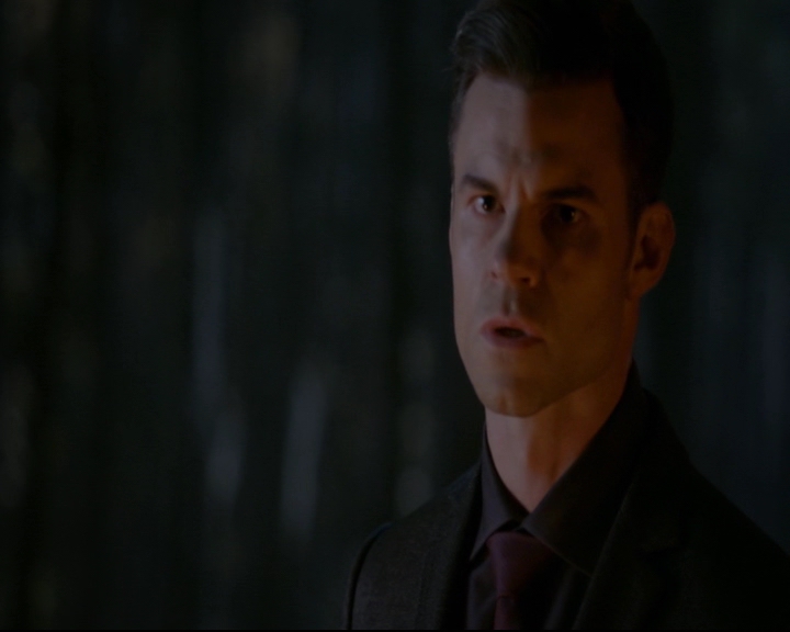 vampirediariesworld-dot-nl_TheOriginals5x12TheTaleOfTwoWolves02359.jpg