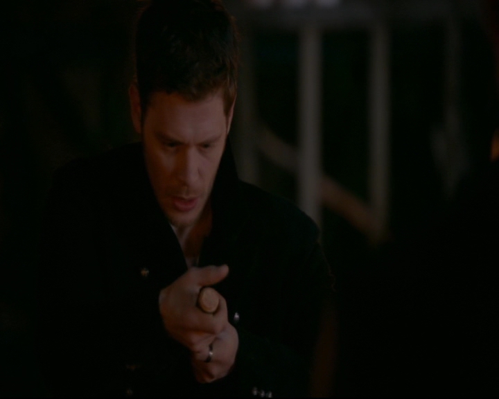 vampirediariesworld-dot-nl_TheOriginals5x12TheTaleOfTwoWolves02360.jpg