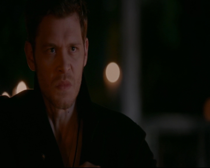 vampirediariesworld-dot-nl_TheOriginals5x12TheTaleOfTwoWolves02363.jpg