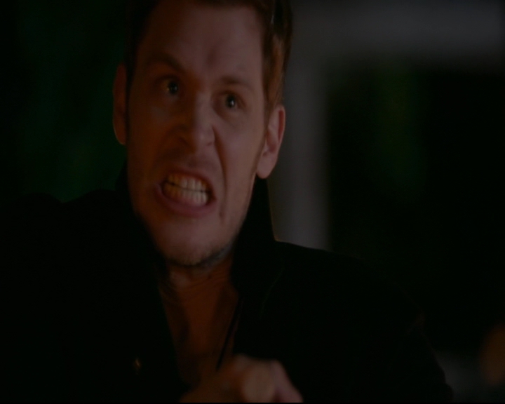 vampirediariesworld-dot-nl_TheOriginals5x12TheTaleOfTwoWolves02365.jpg