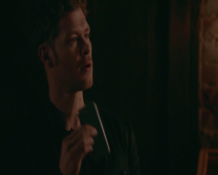 vampirediariesworld-dot-nl_TheOriginals5x01WhereYouLeftYourHeart-deletedscene00017.jpg