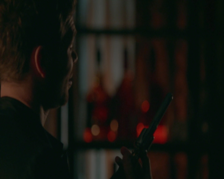 vampirediariesworld-dot-nl_TheOriginals5x01WhereYouLeftYourHeart-deletedscene00027.jpg