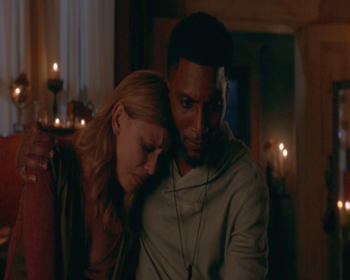 vampirediariesworld-dot-nl_TheOriginals5x02OneWrongTurnOnBourbon-deletedscene00025.jpg