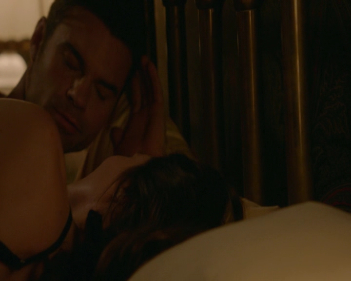 vampirediariesworld-dot-nl_TheOriginals5x03NeMeQuittePas-deletedscene00013.jpg