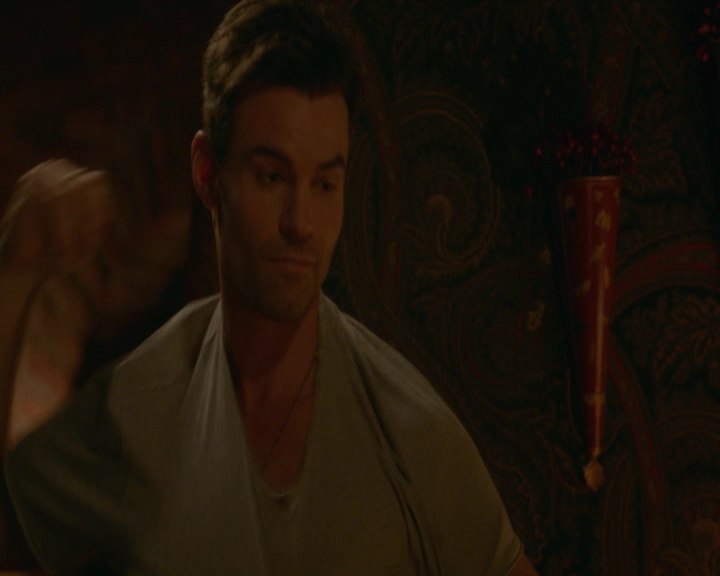 vampirediariesworld-dot-nl_TheOriginals5x03NeMeQuittePas-deletedscene00054.jpg