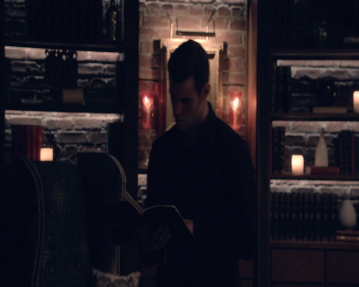 vampirediariesworld-dot-nl_TheOriginals5x08TheKindnessOfStrangers-deletedscene00011.jpg