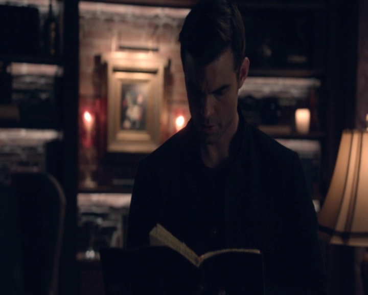 vampirediariesworld-dot-nl_TheOriginals5x08TheKindnessOfStrangers-deletedscene00013.jpg