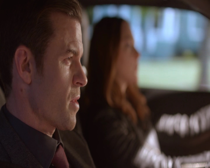 vampirediariesworld-dot-nl_TheOriginals5x12TheTaleOfTwoWolves-deletedscene00094.jpg