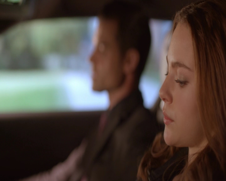 vampirediariesworld-dot-nl_TheOriginals5x12TheTaleOfTwoWolves-deletedscene00096.jpg
