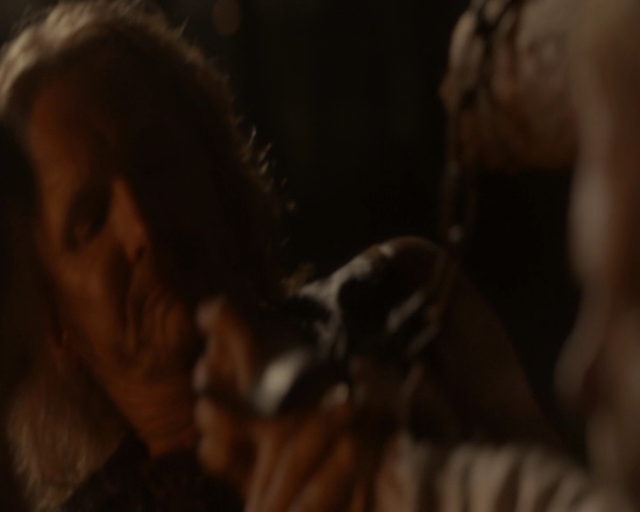 vampirediariesworld-dot-nl_TheOriginals5x12TheTaleOfTwoWolves-deletedscene00124.jpg