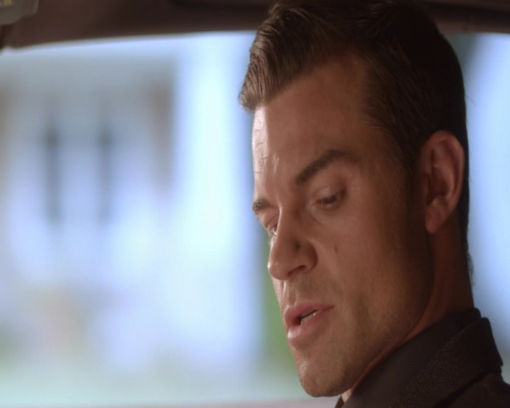 vampirediariesworld-dot-nl_TheOriginals5x12TheTaleOfTwoWolves-deletedscene00128.jpg