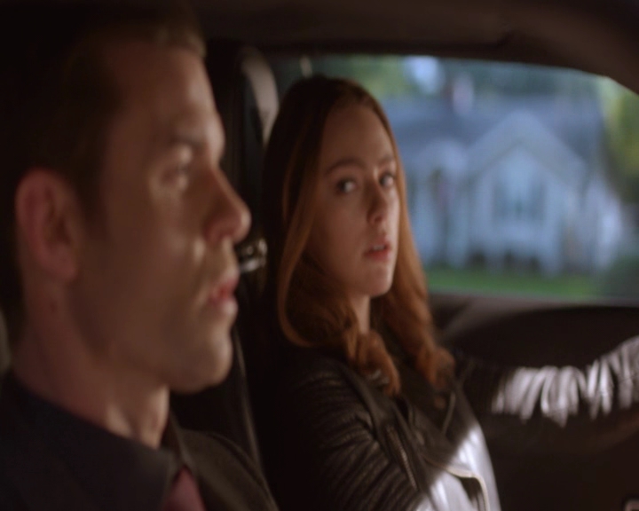 vampirediariesworld-dot-nl_TheOriginals5x12TheTaleOfTwoWolves-deletedscene00154.jpg