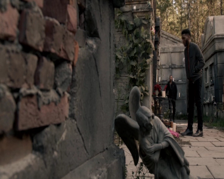 vampirediariesworld-dot-nl_TheOriginals5x13WhenTheSaintsGoMarchingIn-deletedscene00016.jpg
